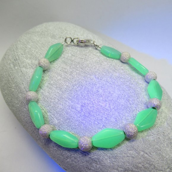 Vintage Uranium glass and Stardust sparkle sterling bead bracelet - Picture 3 of 15